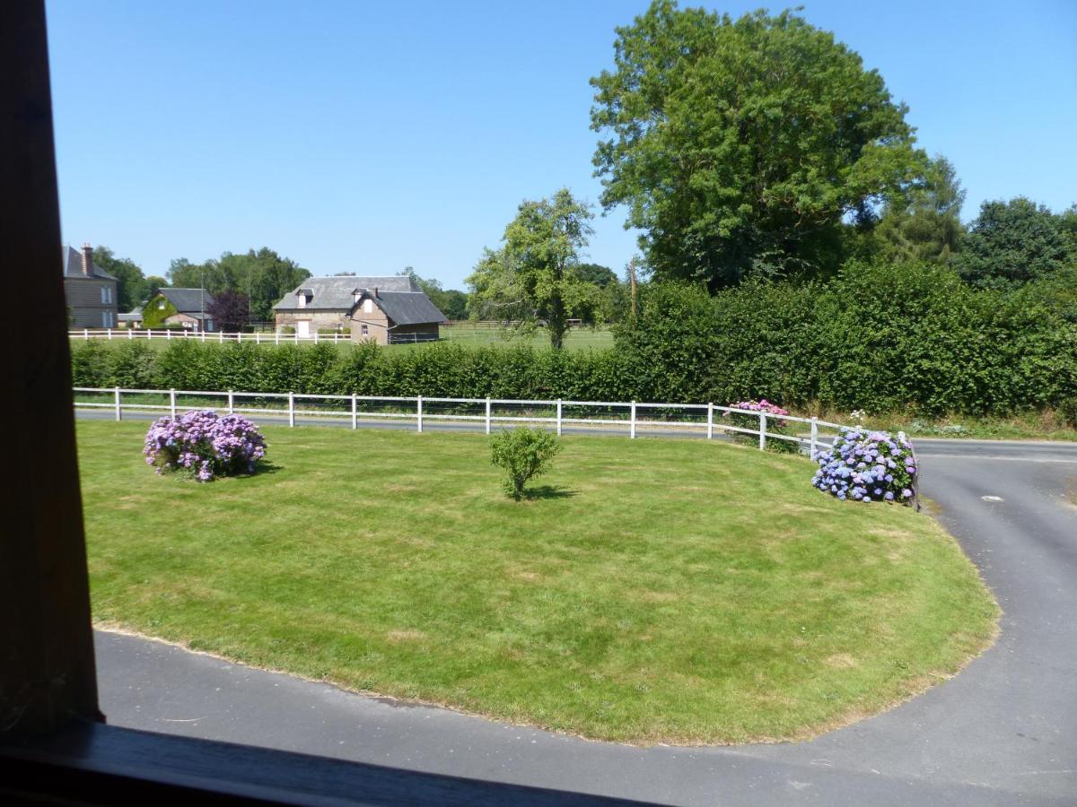 Gîte Les Vignettes Bourgeauville Extérieur photo